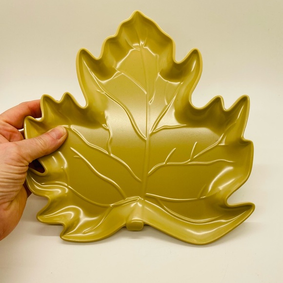 NWT Hallmark Melamine Leaf Serving/Salad Plates Taupe 8” x 8” - Picture 2 of 4